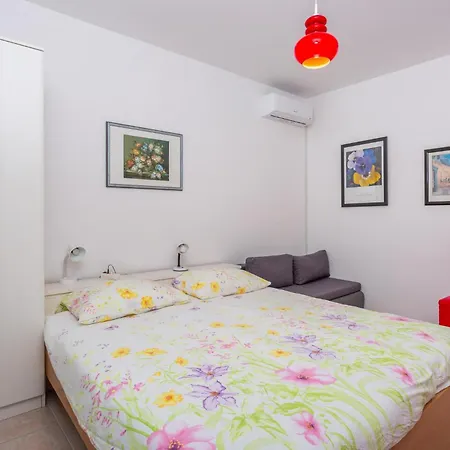 Apartman 1 Bedroom Lovely In