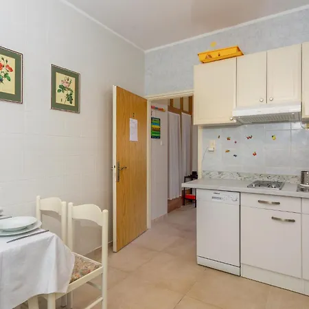 1 Bedroom Lovely In