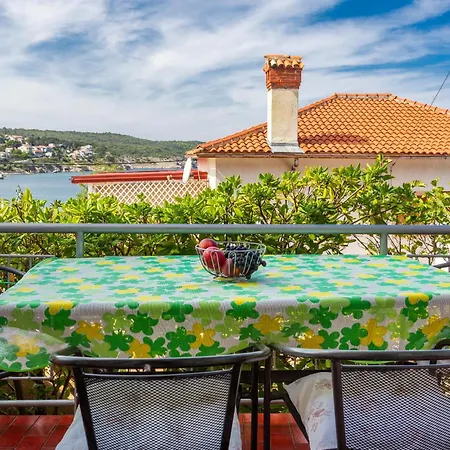 1 Bedroom Lovely In Silo (Krk)